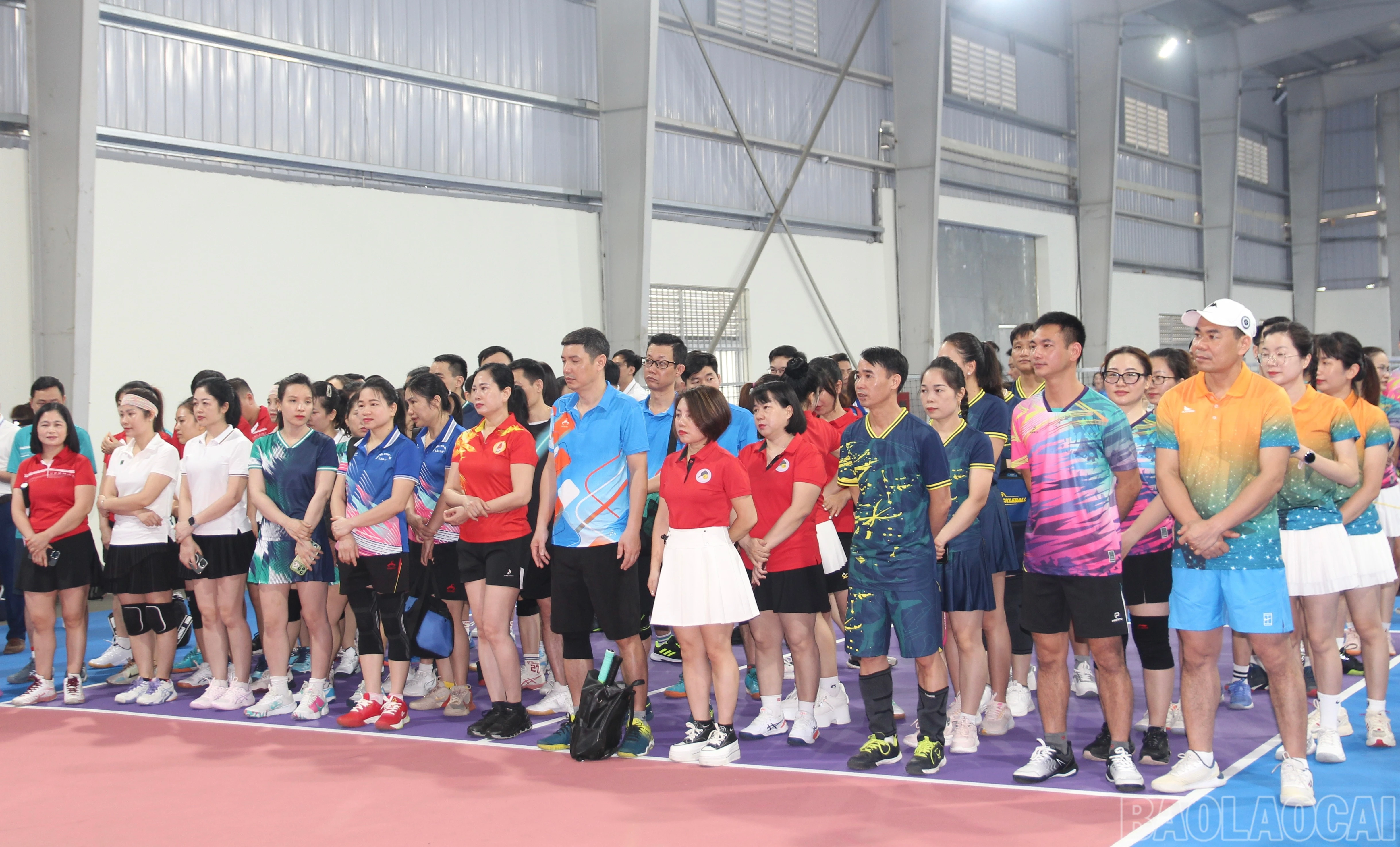 100 vận động viên tham gia giải đấu.