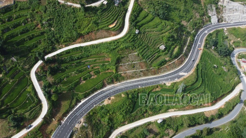Tuyến đường đi vào vận hành giúp hành trình từ phường Lào Cai - xã Sa Pa được rút ngắn và an toàn hơn. image-1.jpg