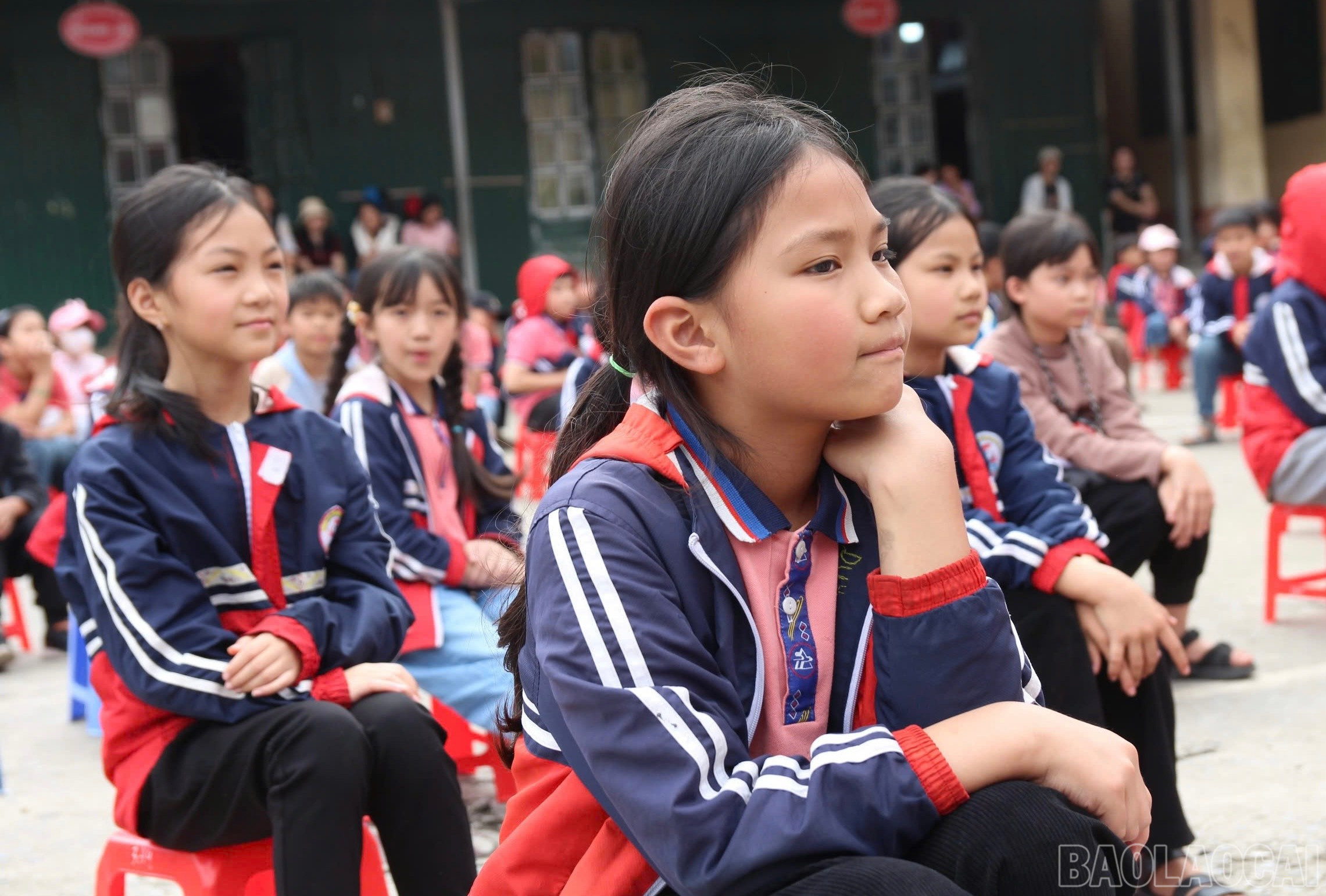 Học sinh dự buổi trao tặng. baolaocai-br_img-9717.jpg
