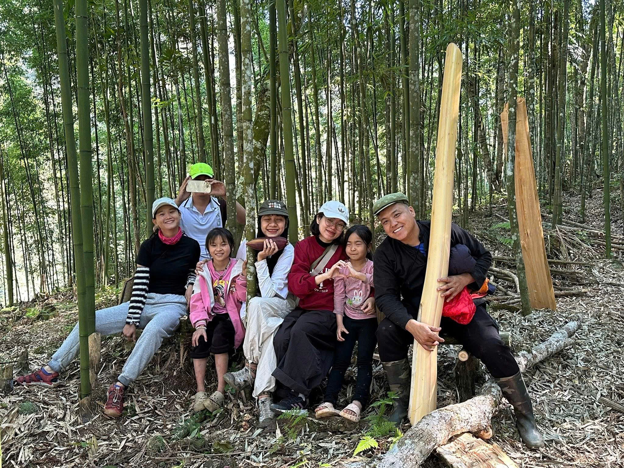 ວັງແອງບິງ ແລະ ນັກທ່ອງທ່ຽວໄດ້ສຳຜັດ ແລະ ທ່ອງທ່ຽວບັນດາການເຄື່ອນໄຫວທ່ອງທ່ຽວນິເວດວິທະຍາຢູ່ທ້ອງຖິ່ນ. 2.jpg