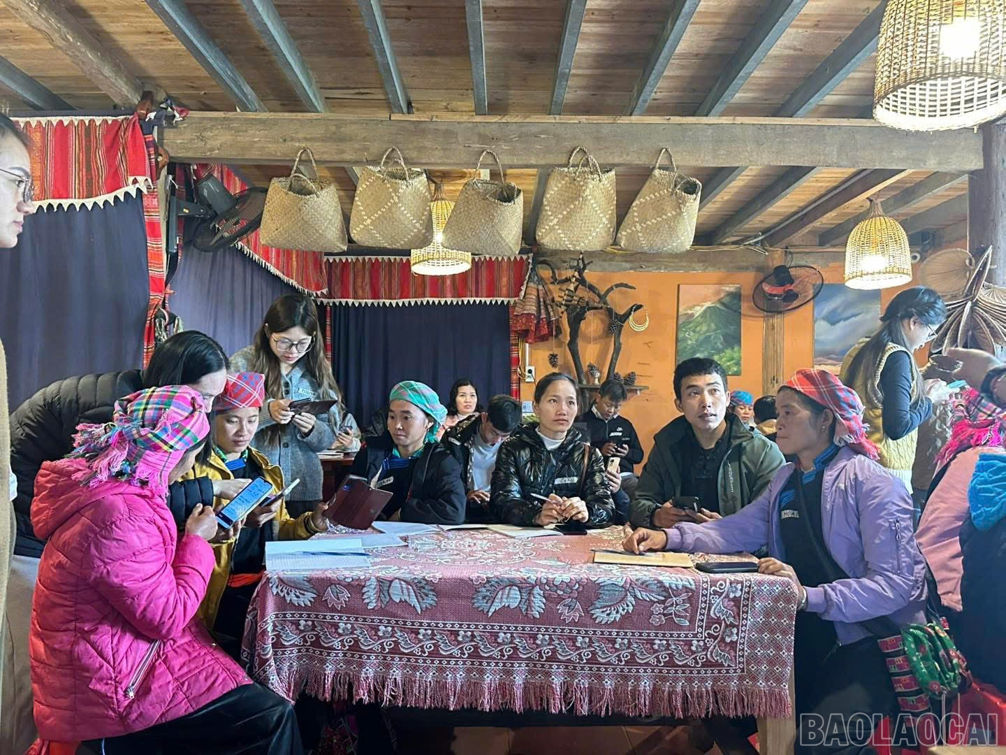 ພະນັກງານການທ່ອງທ່ຽວສີຂຽວເຂົ້າຮ່ວມການຝຶກອົບຮົມ. baolaocai-br_1.jpg