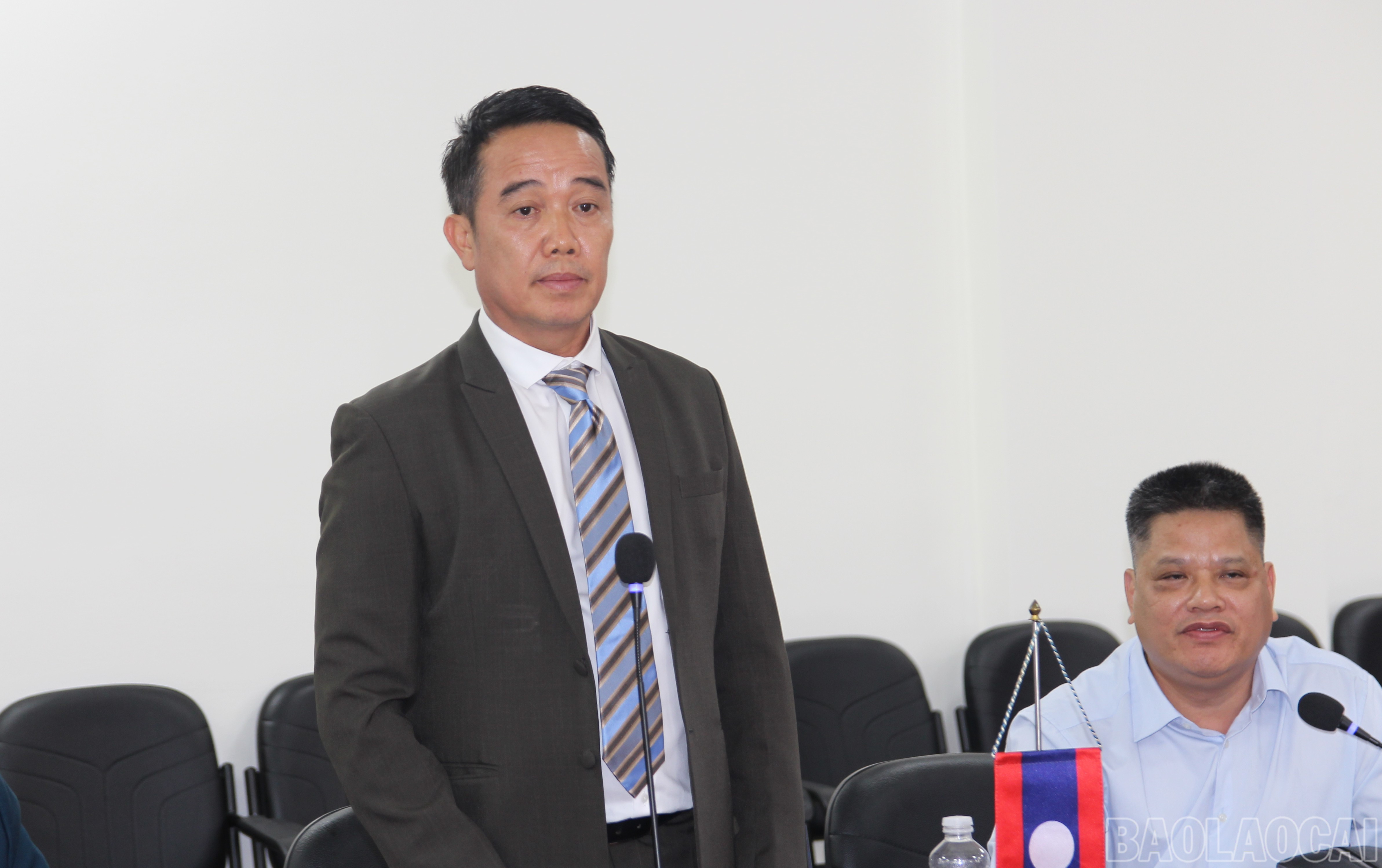 Đại diện Công ty TNHH Bảo tồn rừng và Du lịch sinh thái Evergreen và Công ty TNHH MTV Du lịch sinh thái bảo tồn rừng phát biểu tại lễ ký kết. baolaocai-br_4.jpg