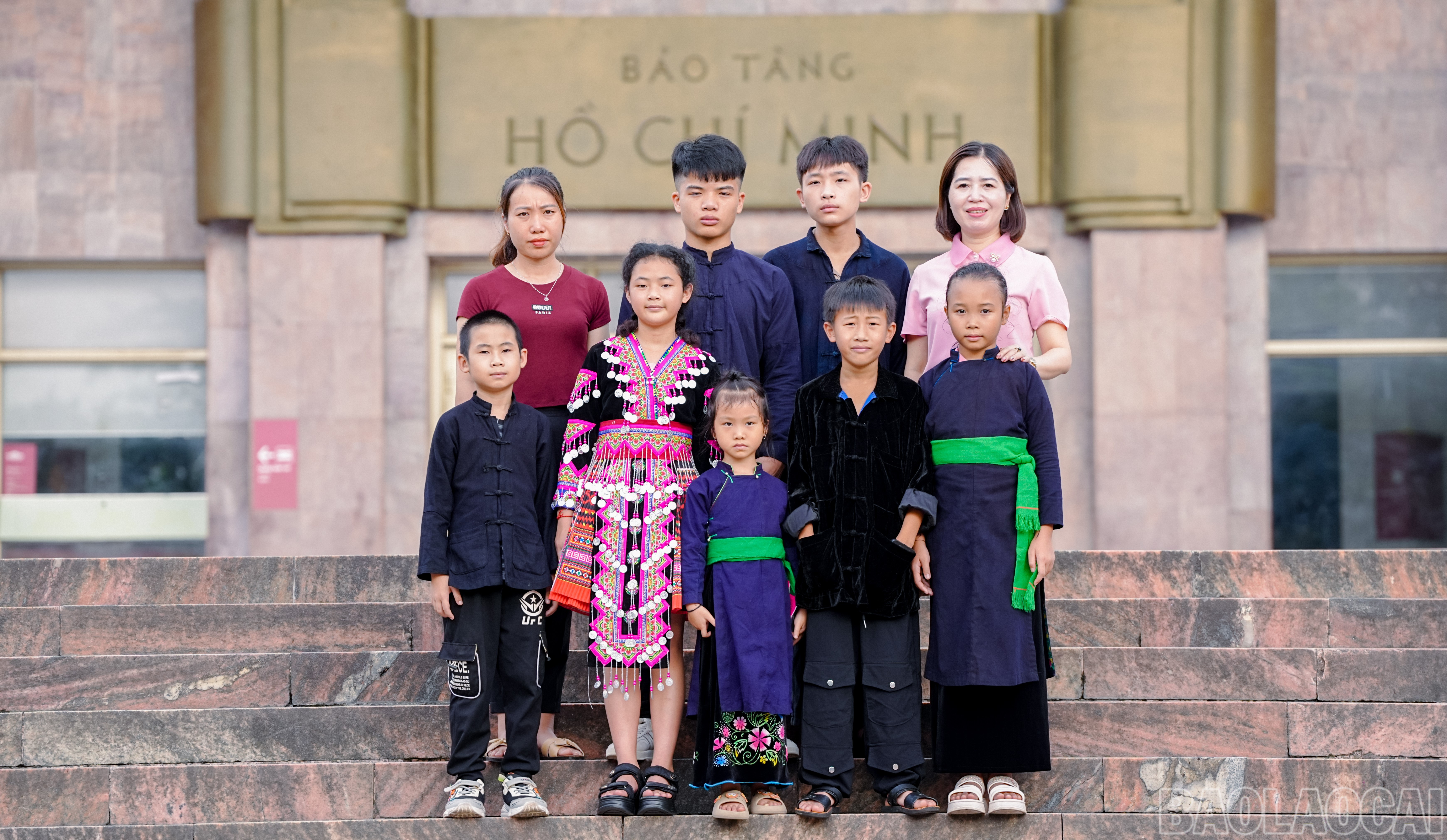 Các bạn nhỏ tham quan Bảo tàng Hồ Chí Minh. baolaocai-br_aaa.jpg