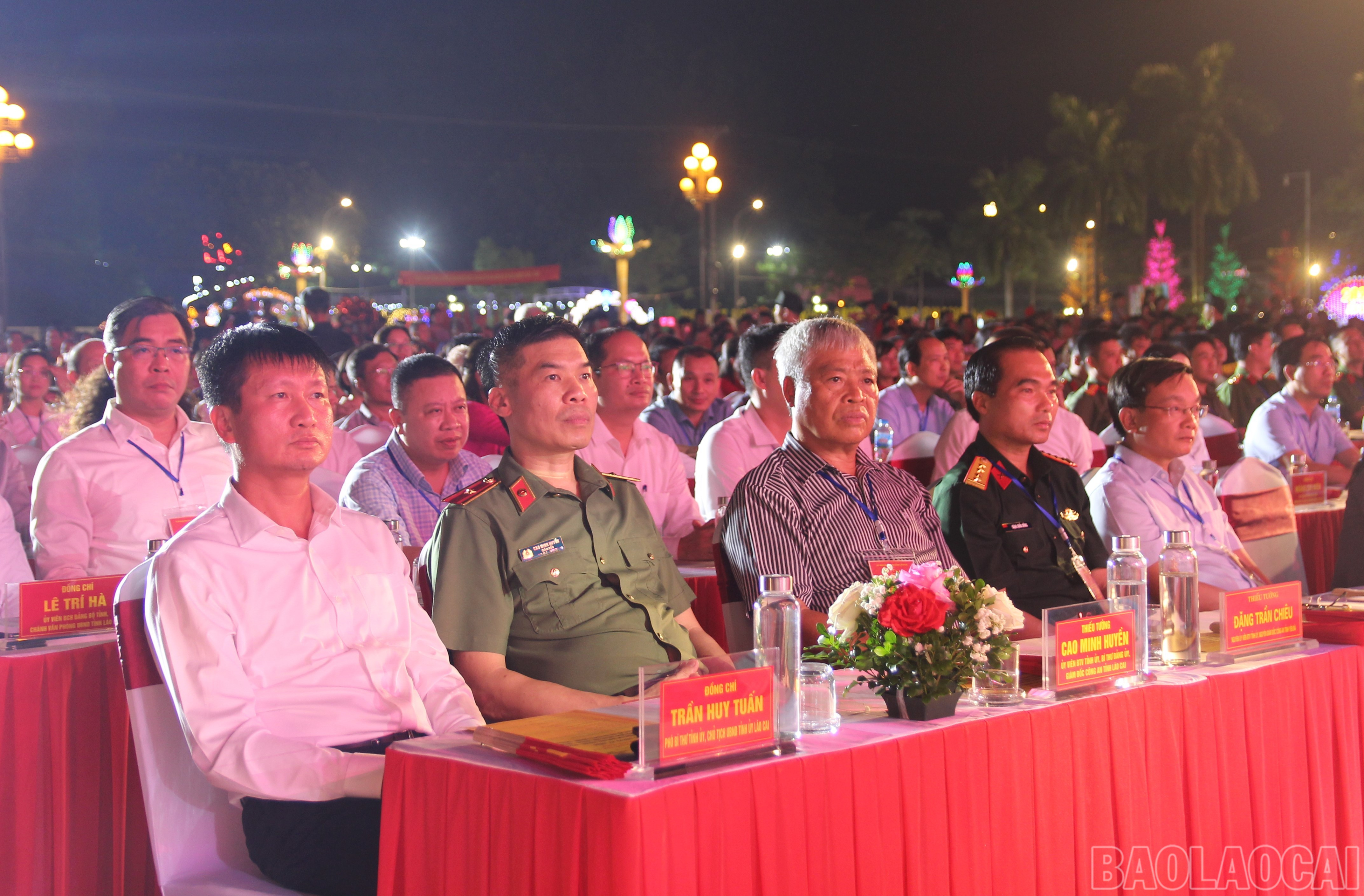 Các đại biểu tham dự chương trình. baolaocai-br_2-2184.jpg