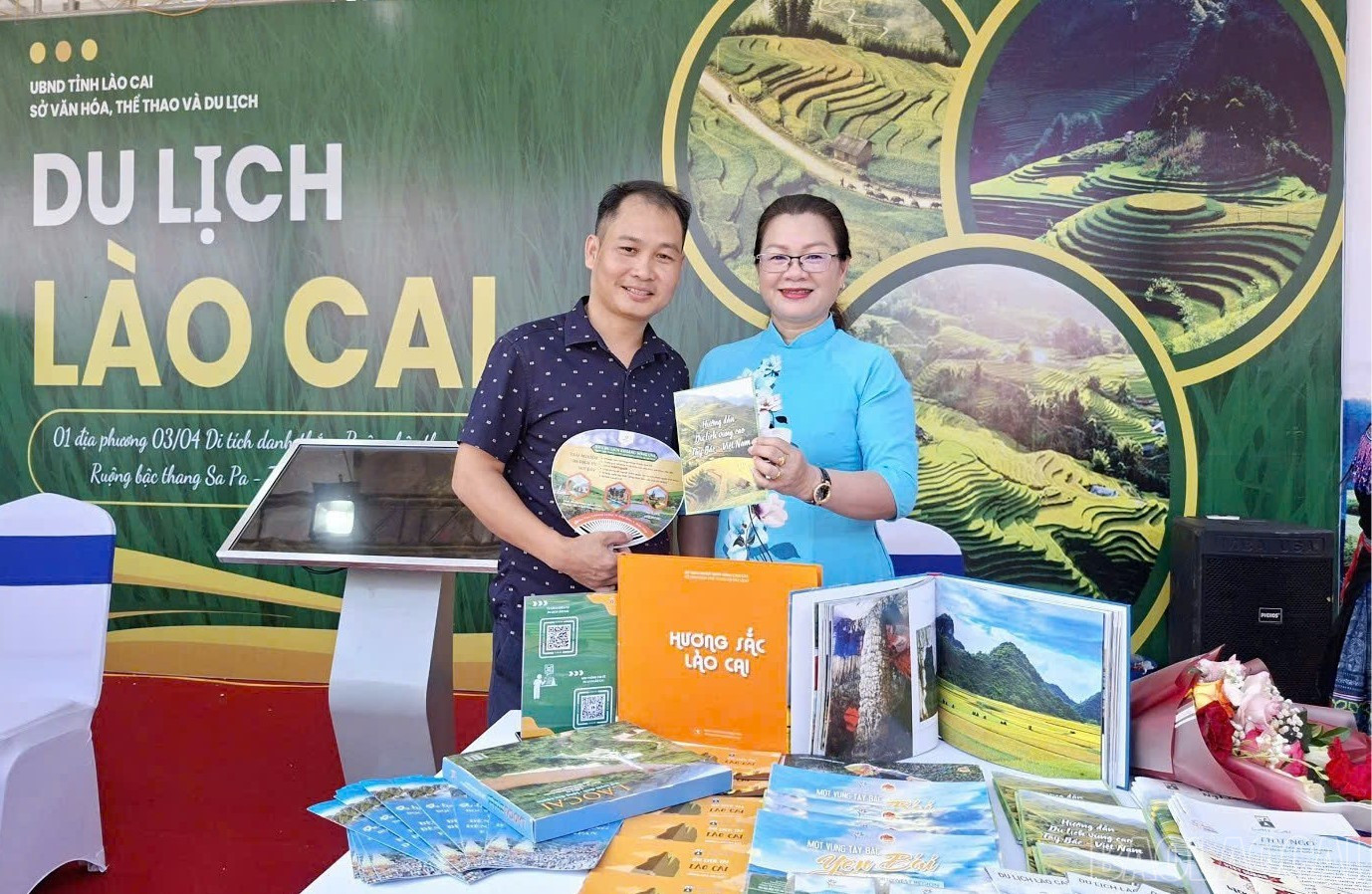 Ấn phẩm quảng bá du lịch Lào Cai tại Festival. baolaocai-br_4.jpg