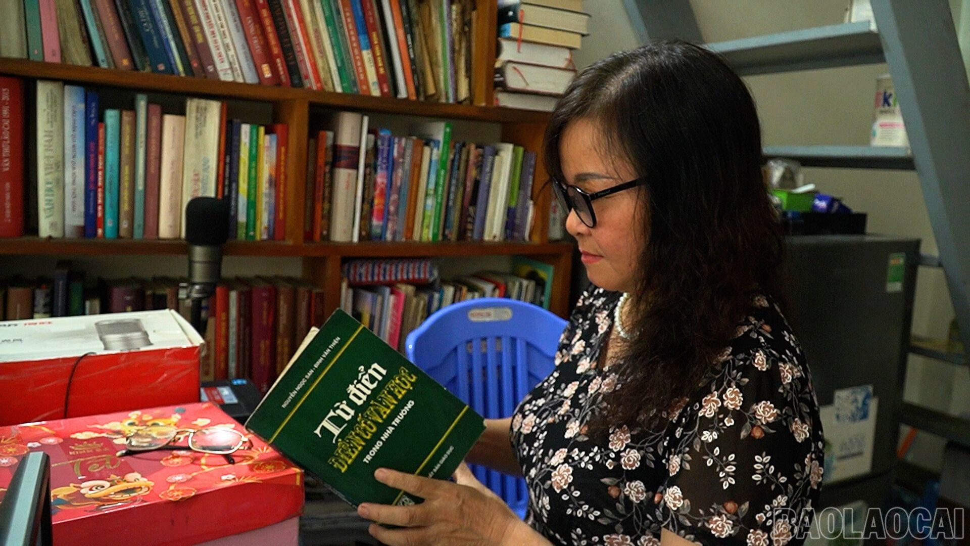 Bà Trần Thị Minh có nhiều cơ hội để sáng tạo các tác phẩm văn học. baolaocai-br_1.jpg
