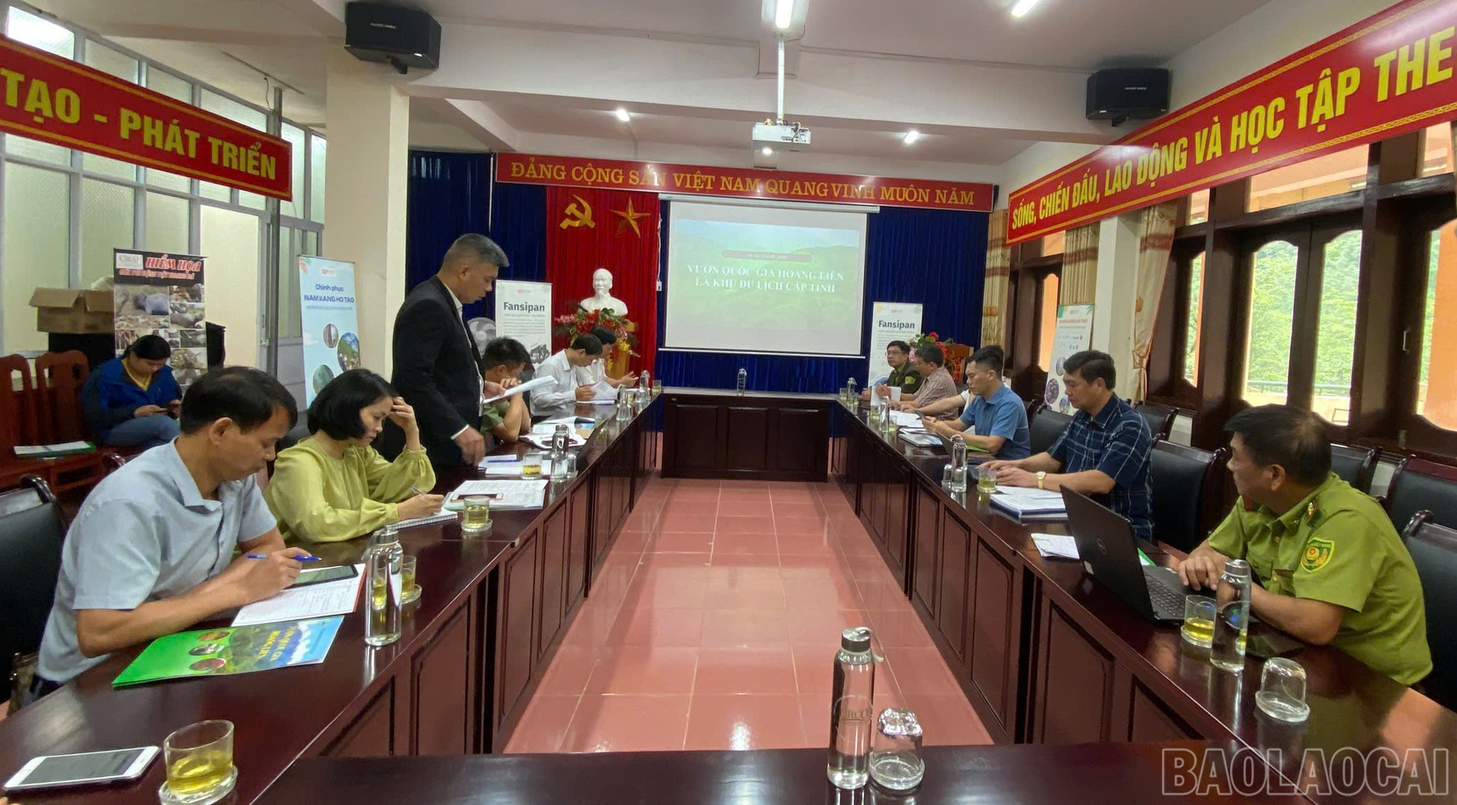 Quang cảnh buổi thẩm định. baolaocai-br_1.jpg