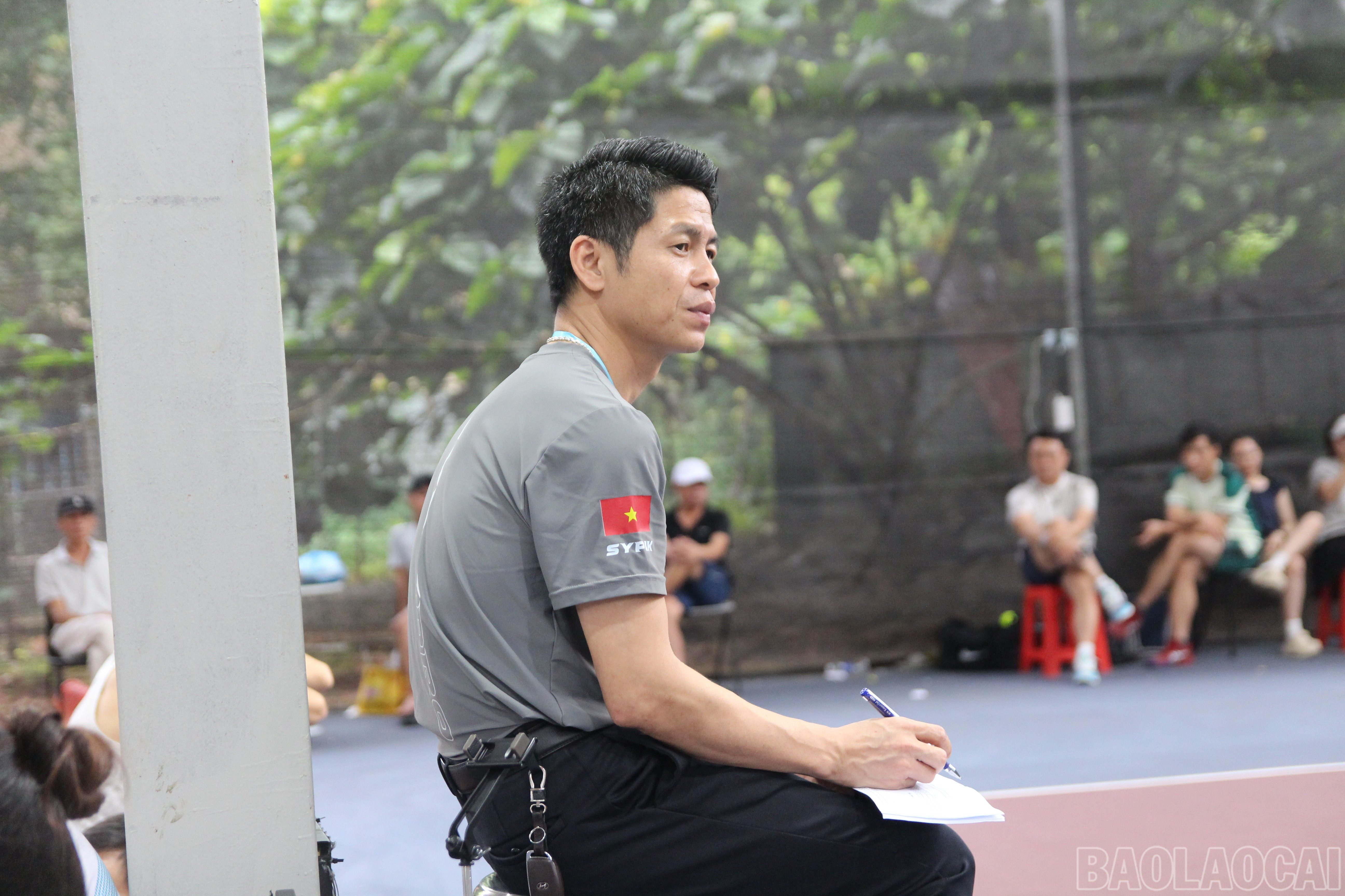 Tập trung cao độ để điều hành trận đấu. baolaocai-br_img-1921.jpg