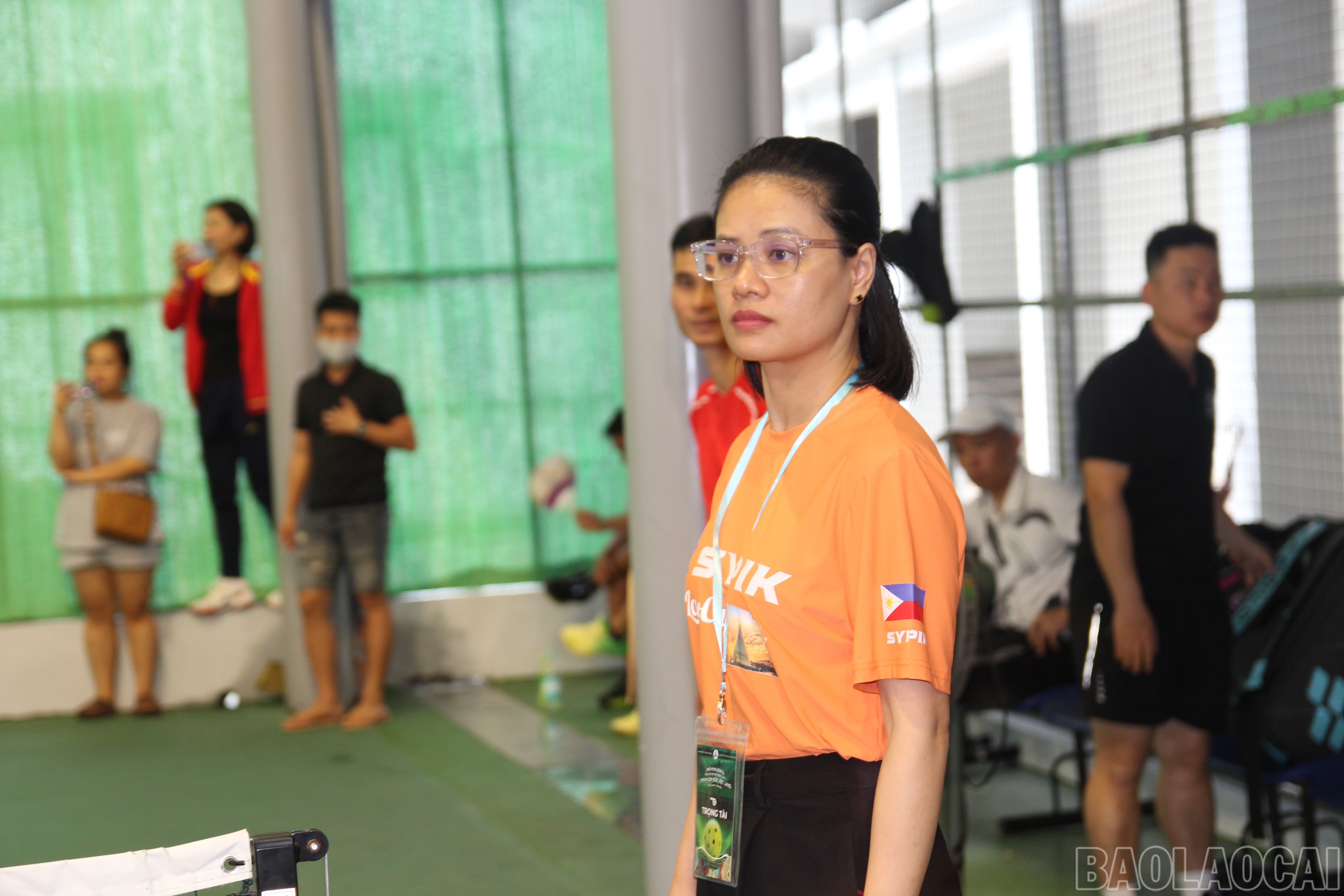 Trọng tài nữ điều hành trận đấu. baolaocai-br_img-1831.jpg