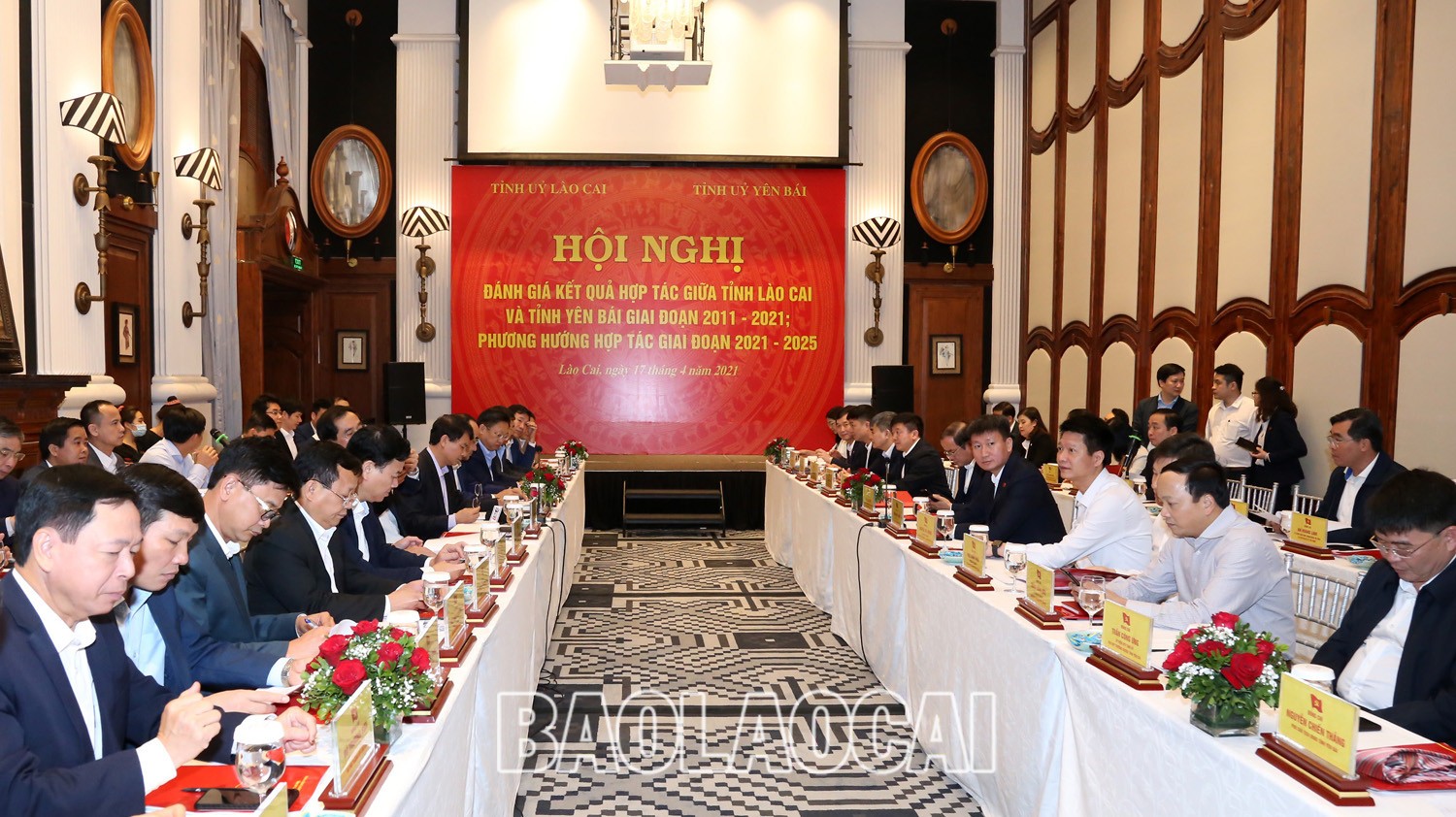 Các thế hệ người Yên Bái và Lào Cai cũ đã xây dựng tình đoàn kết gắn bó đặc biệt (trong ảnh: Hội nghị triển khai phương hướng hợp tác giữa tỉnh Lào Cai và tỉnh Yên Bái giai đoạn 2021 - 2025, tại Lào Cai, tháng 4/2021) ht-copy.jpg