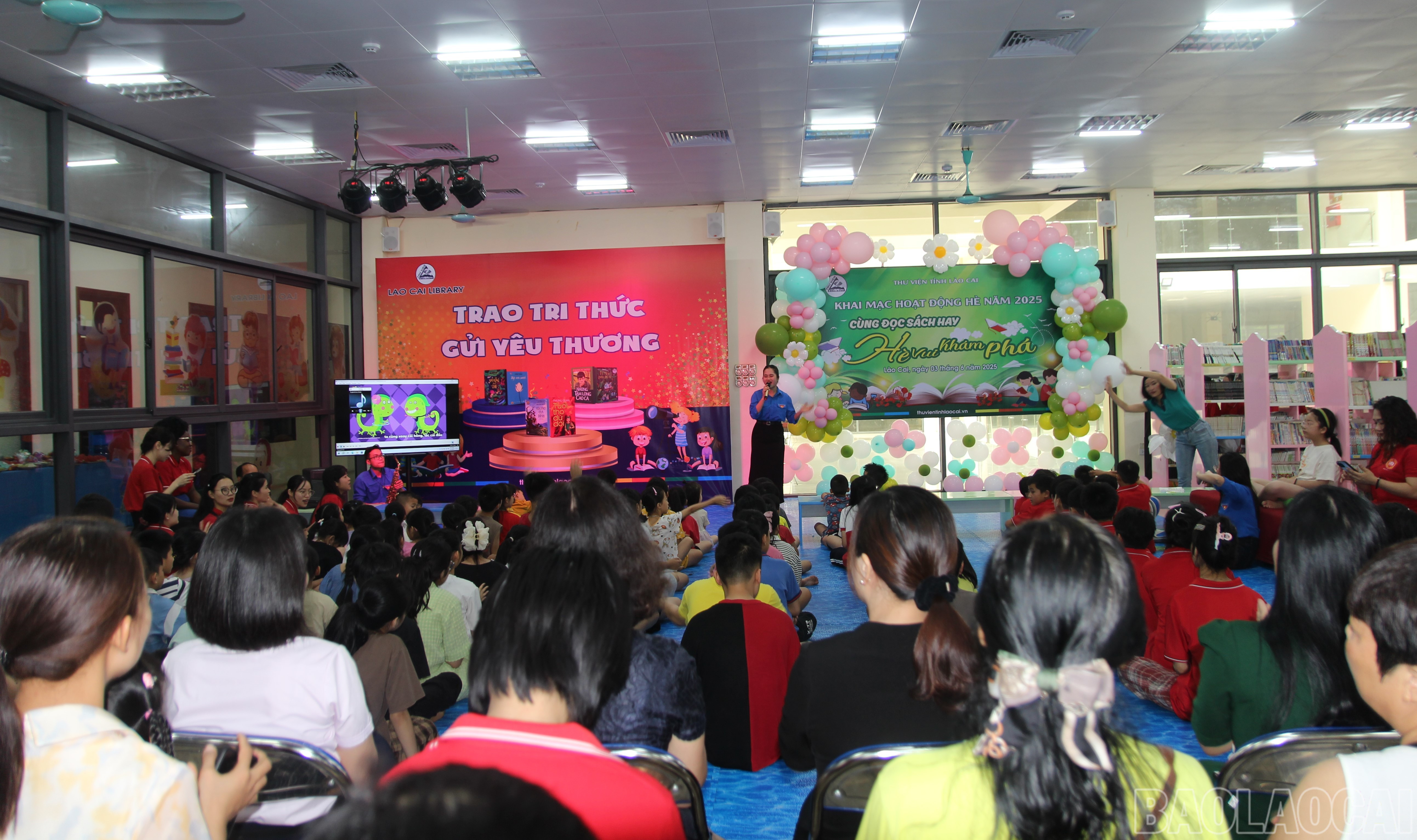 Quang cảnh buổi khai mạc. baolaocai-br_1.jpg