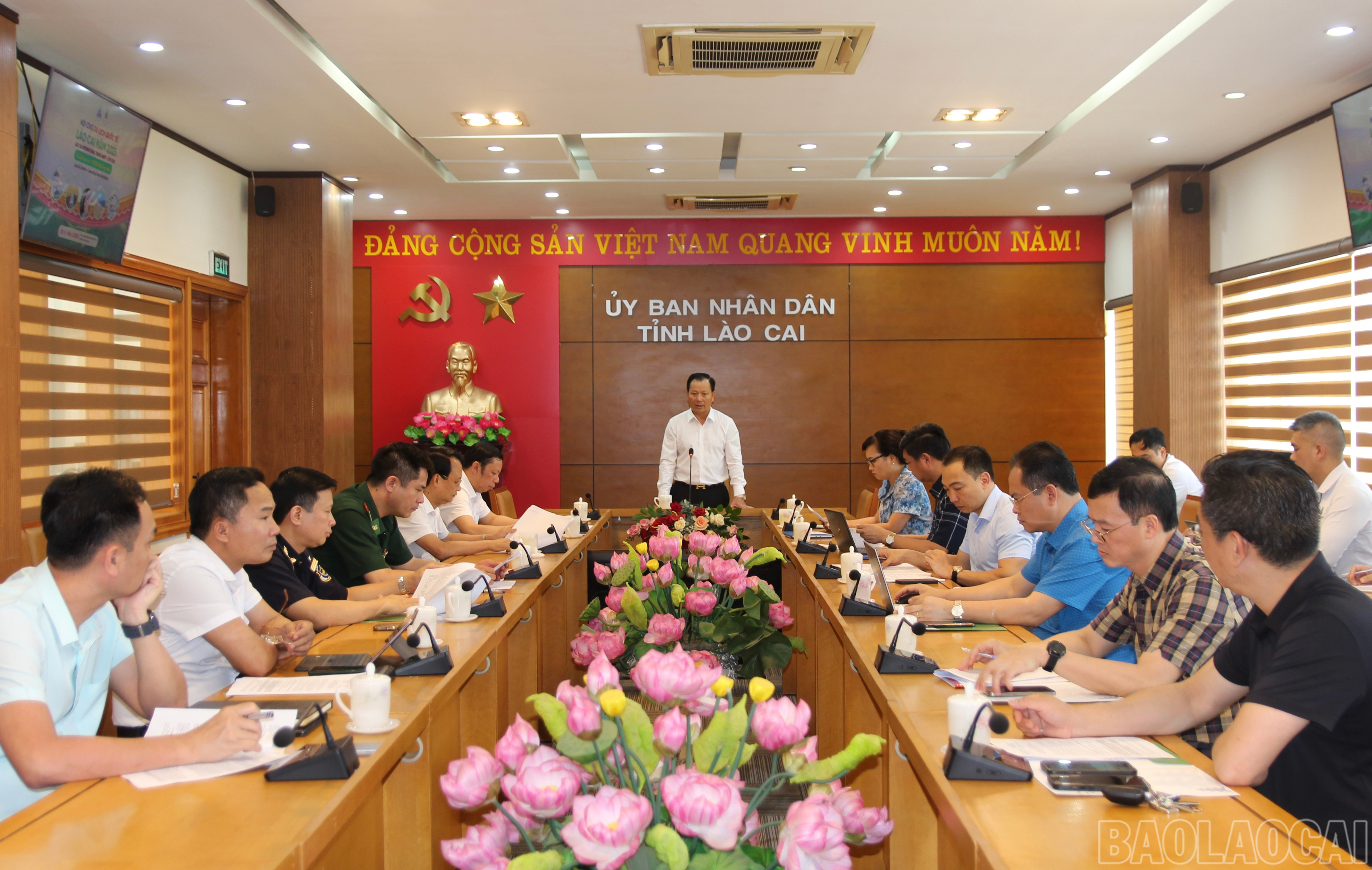 Quang cảnh cuộc họp. baolaocai-br_img-1393.jpg
