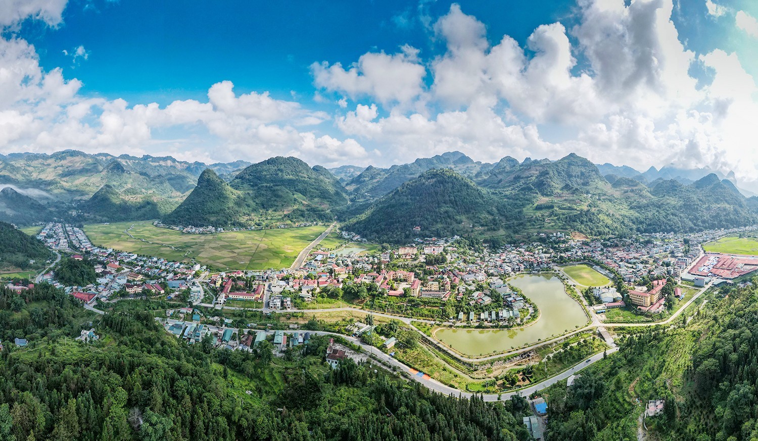 Lào Cai đang vươn mình mạnh mẽ. dji-0096-7135-7095.jpg