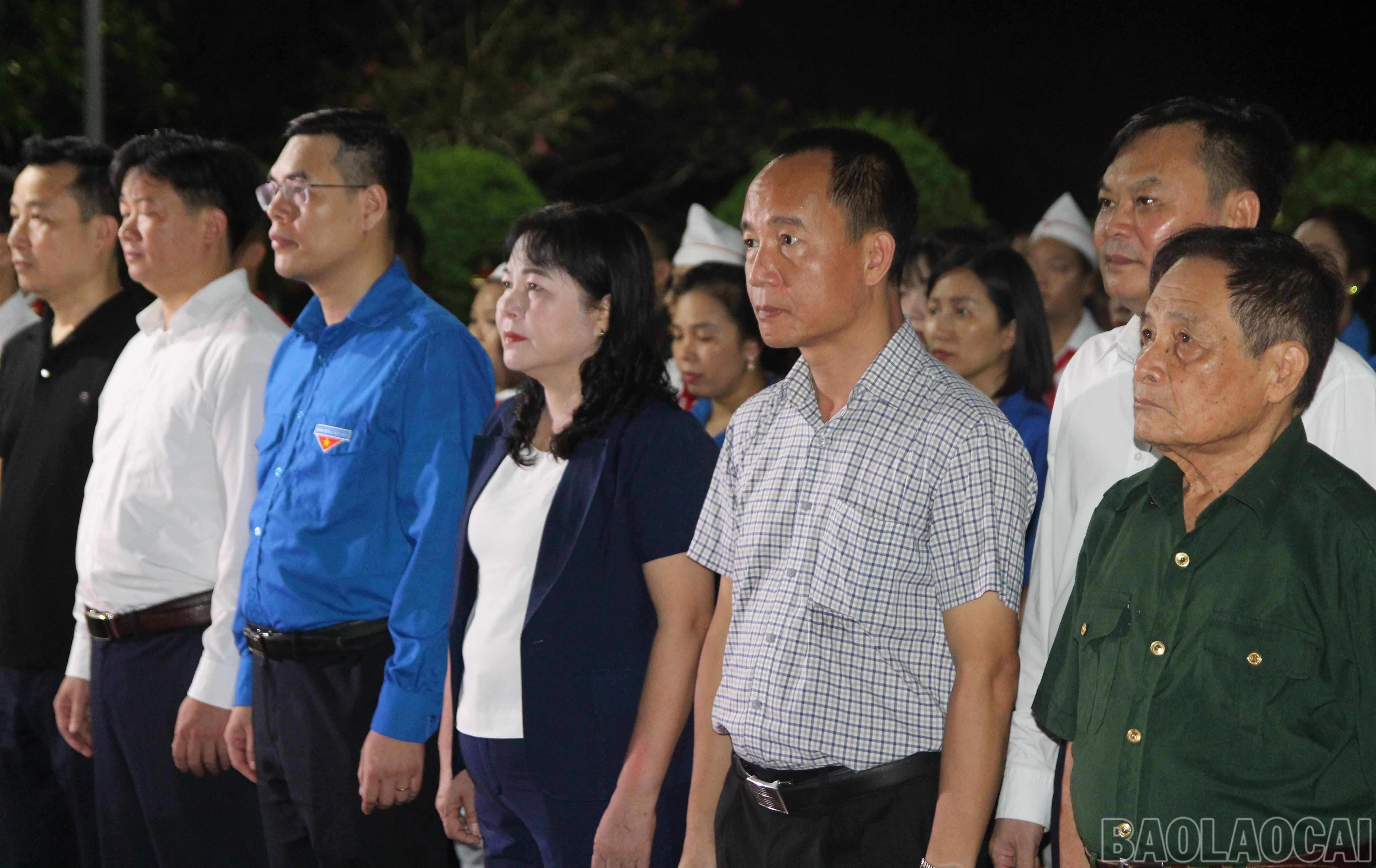 Các đại biểu tham dự tại Nghĩa trang Liệt sĩ tỉnh (phường Yên Bái). baolaocai-br_3.jpg