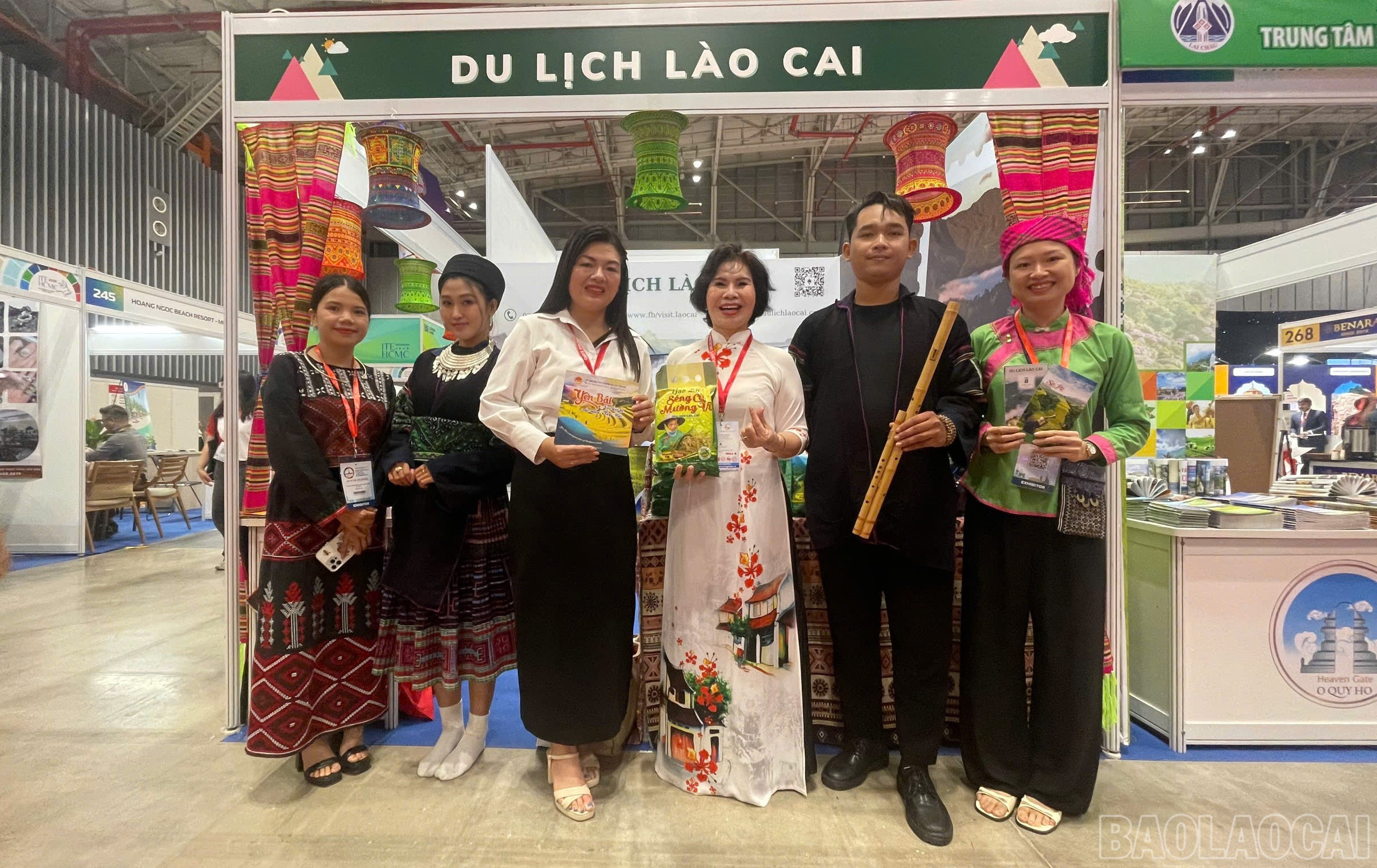 Gian trưng bày của du lịch Lào Cai mang đậm bản sắc văn hoá, dân tộc. baolaocai-br_13.jpg