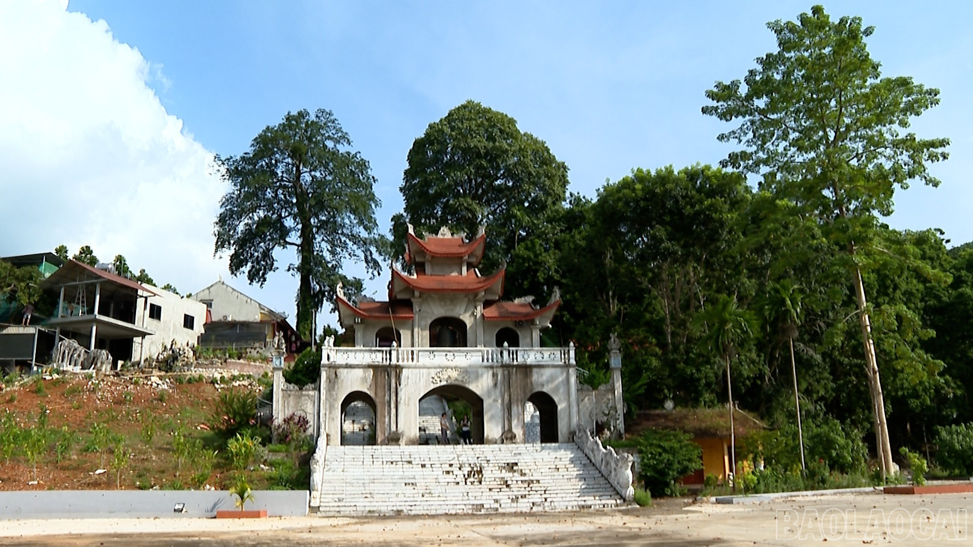Đền Đại Cại ngày nay được xây dựng khang trang. baolaocai-br_2.jpg