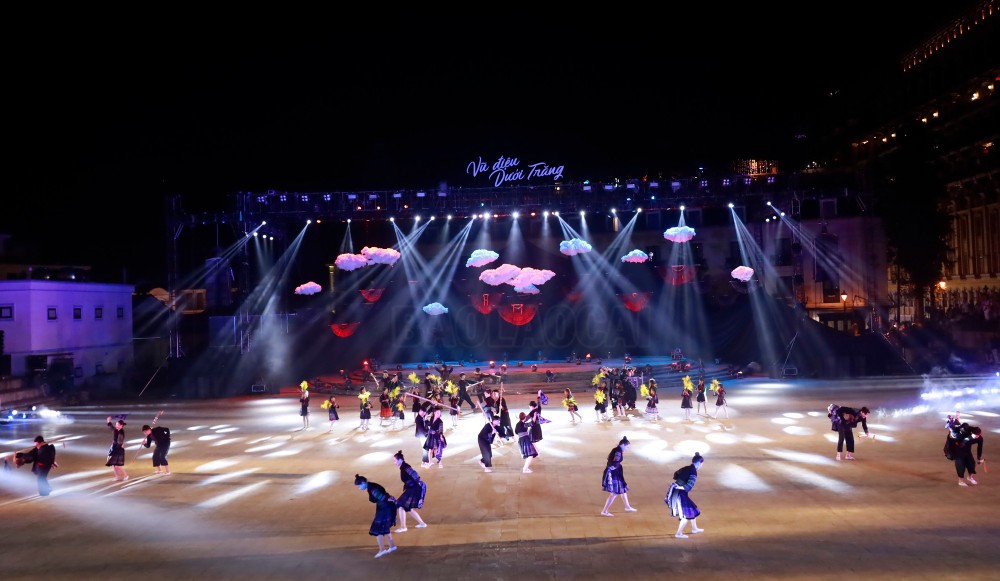 Tháng 11 sẽ có sự trở lại của show diễn nghệ thuật Vũ điệu dưới trăng. img-6334.jpg