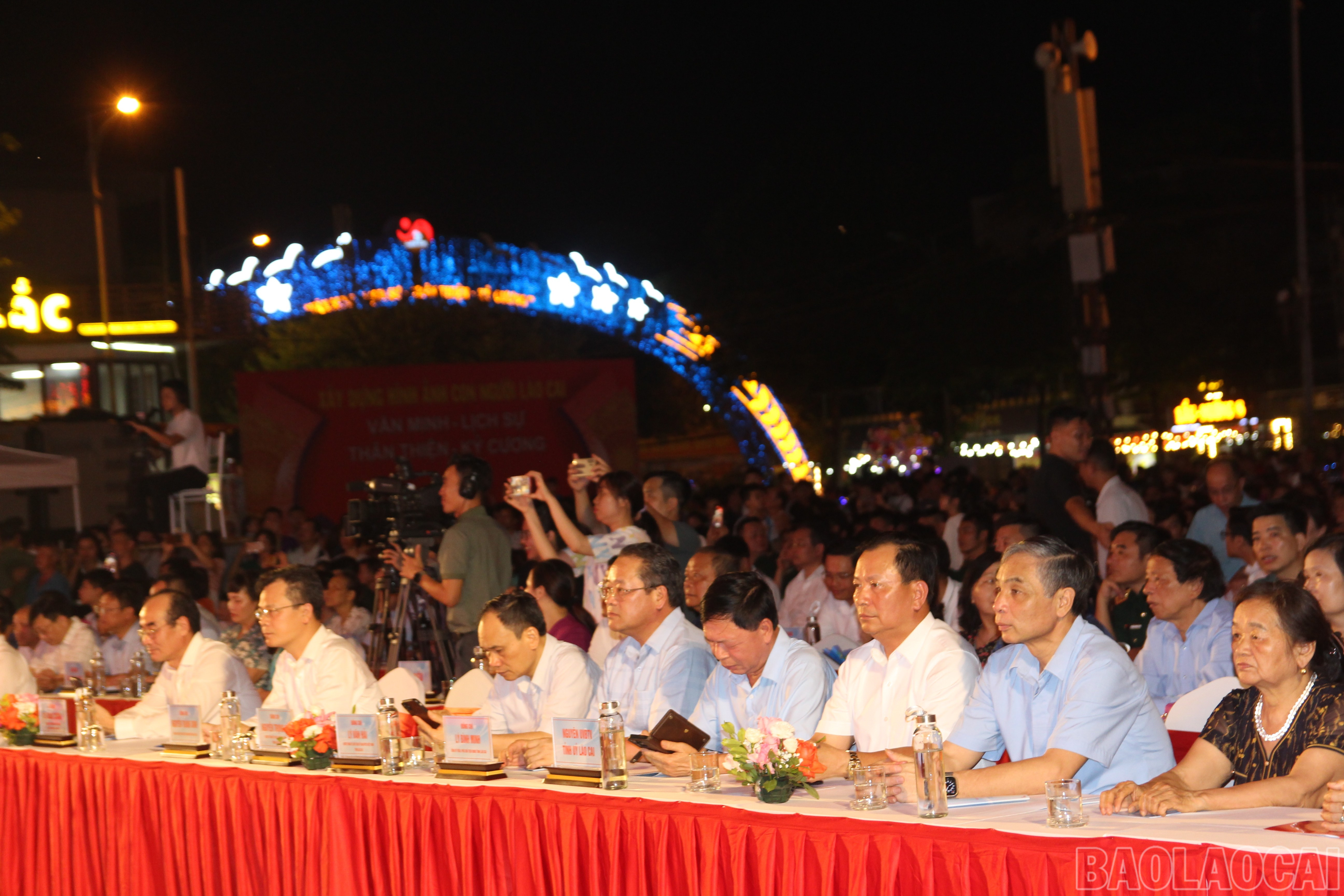 Các đại biểu tham dự chương trình. baolaocai-br_1.jpg