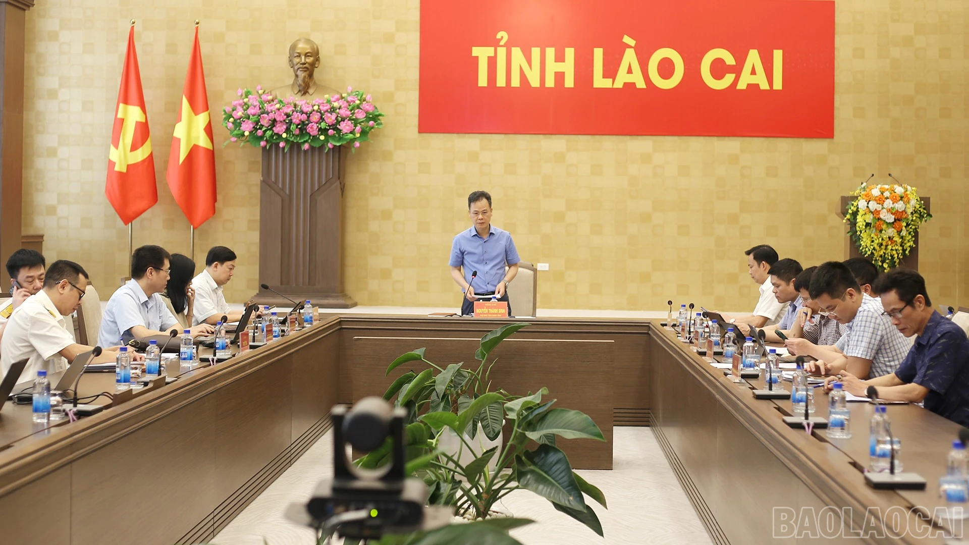 Đồng chí Nguyễn Thành Sinh - Phó Chủ tịch UBND tỉnh chủ trì cuộc họp.
