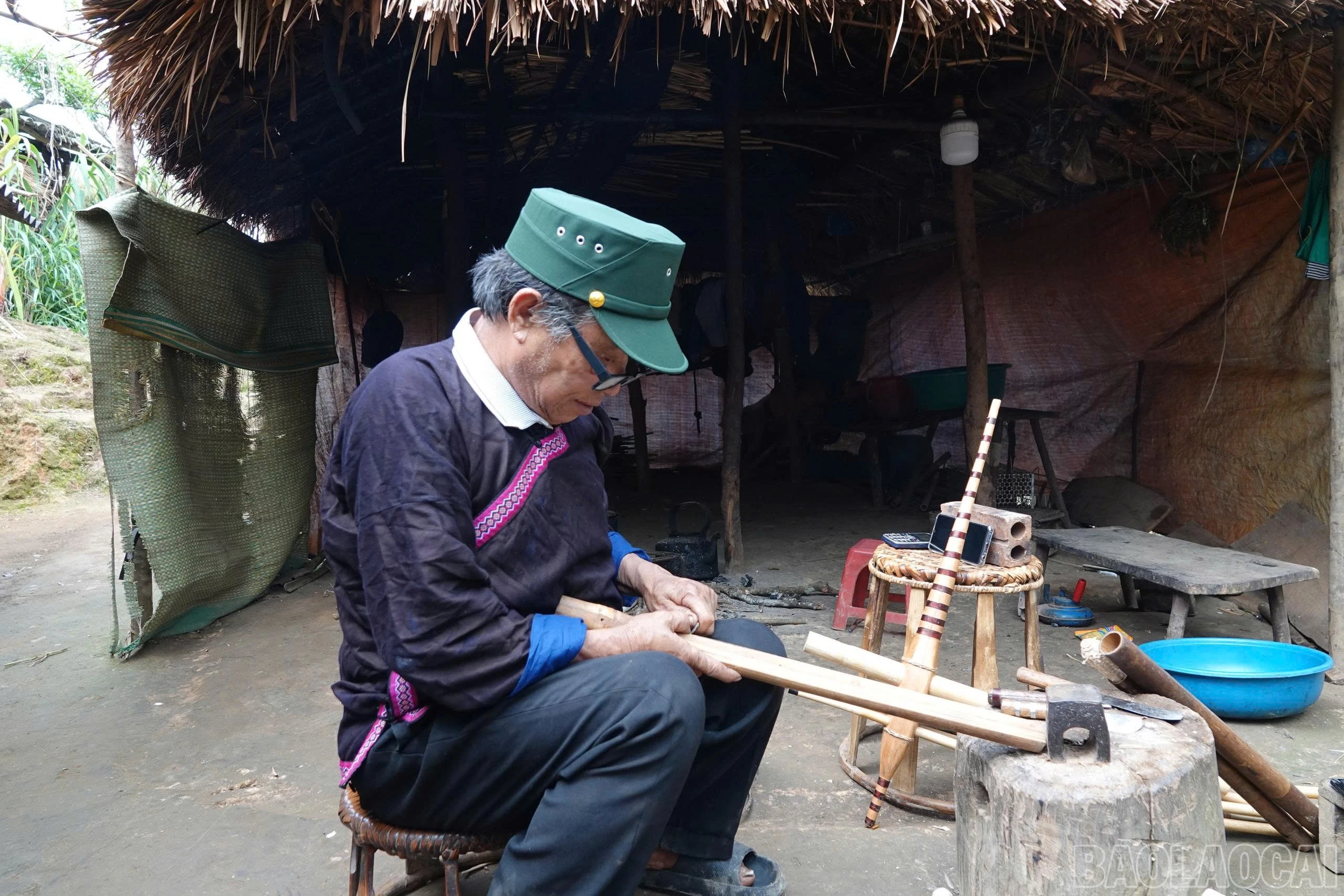 baolaocai-br_che-tac-khen-mong.jpg