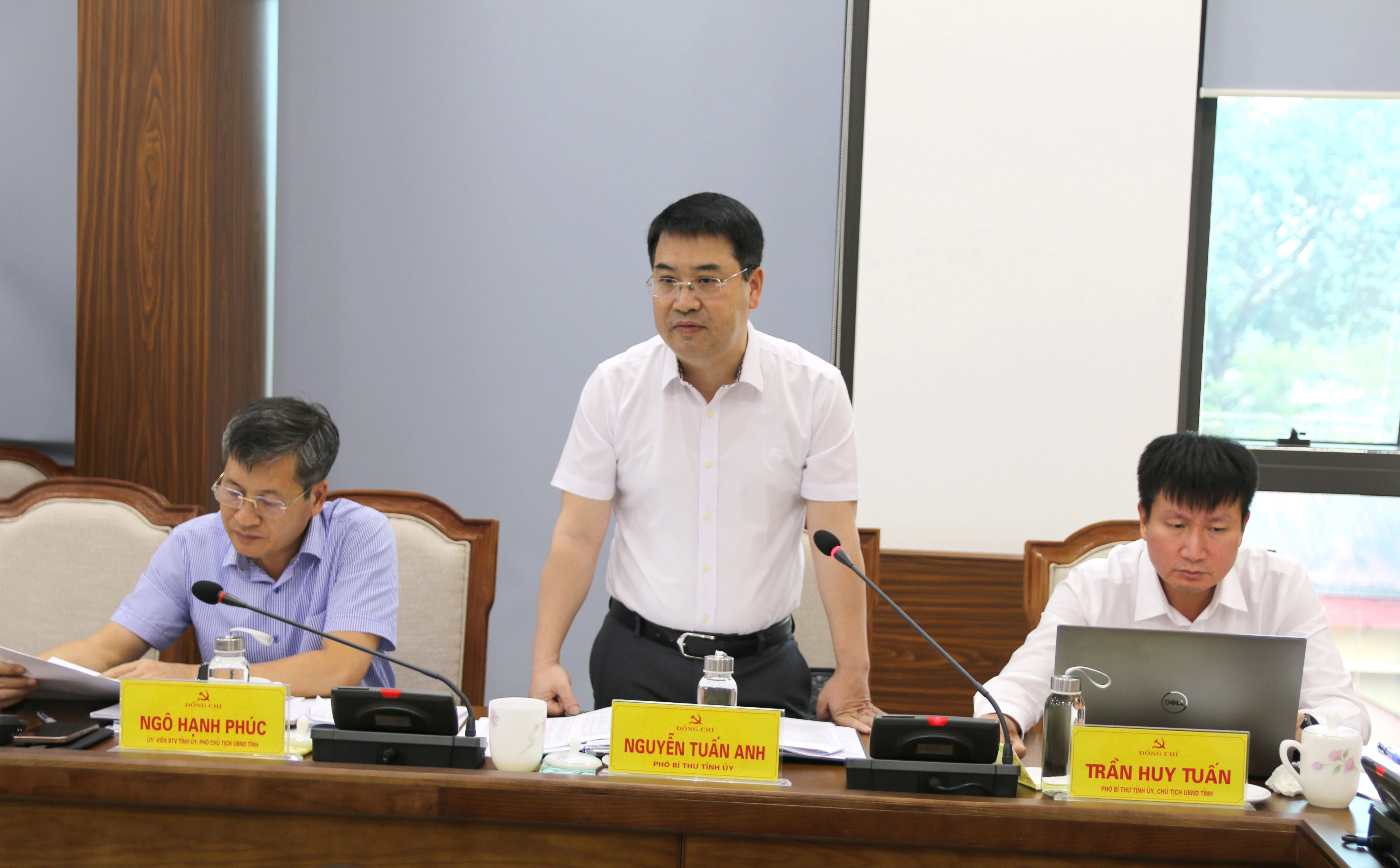pho-bi-thu-tinh-uy-nguyen-tuan-anh-phat-bieu-tai-buoi-lam-viec.jpg