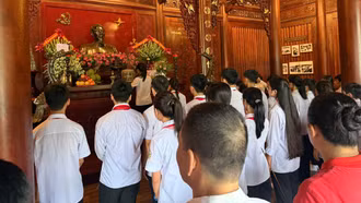 Chúng em ơn nhớ Bác Hồ