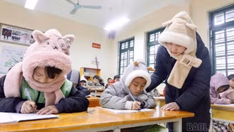 Nhiệt độ giảm sâu, các trường học tăng cường phòng, chống rét cho học sinh