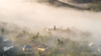 Ngỡ ngàng trước vẻ đẹp tựa cổ tích của Y Tý trong mùa mây