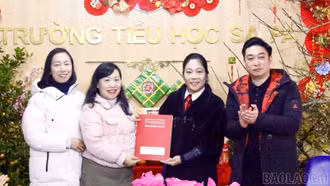 Tặng quà cho 35 học sinh có hoàn cảnh khó khăn tại Sa Pa