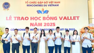 Gần 50 học sinh Lào Cai được nhận học bổng Vallet 2025