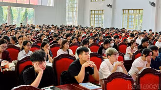 Gần 1.000 sinh viên tham gia “Tuần sinh hoạt công dân – sinh viên”