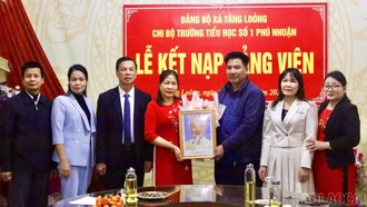 Vinh dự, tự hào dưới lá cờ Đảng