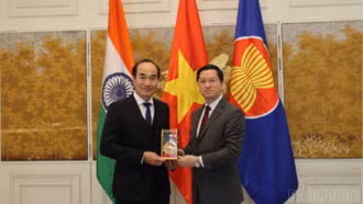 Phó Bí thư Thường trực Tỉnh ủy Vũ Xuân Cường thăm và làm việc với Đại sứ quán Việt Nam tại Ấn Độ