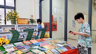 Trưng bày hơn 200 ấn phẩm, tư liệu kỷ niệm 81 năm Ngày thành lập Quân đội nhân dân Việt Nam