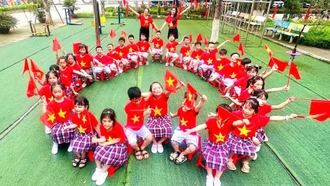 Chúng em lớn lên dưới màu cờ