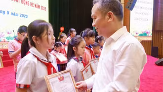 Thành phố Lào Cai vinh danh hơn 560 học sinh tiêu biểu năm học 2024 - 2025