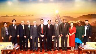 Bí thư Tỉnh ủy, Chủ tịch UBND tỉnh Trịnh Xuân Trường tiếp và làm việc với các Đại sứ quán