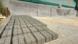 Xem người dân sản xuất gạch parpaing