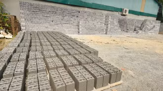 Xem người dân sản xuất gạch parpaing