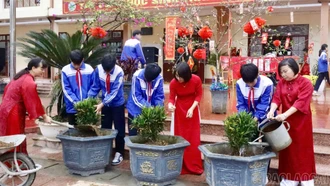 Các trường học náo nức khai xuân