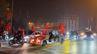 Người dân Lào Cai ăn mừng chiến thắng của đội tuyển Việt Nam