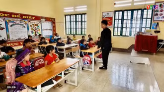 Phóng sự tài liệu: Nâng bước em đến trường