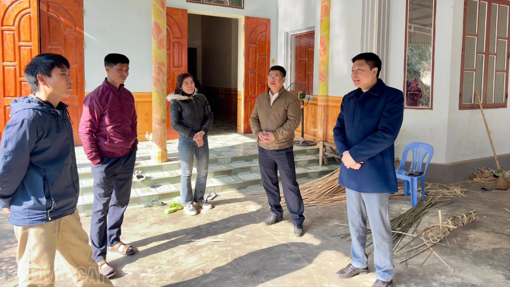 Lãnh đạo Đảng ủy, UBND xã Châu Quế nắm bắt tình hình tư tưởng trong nhân dân về công tác bầu cử đại biểu Quốc hội và HĐND các cấp.