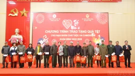 Tặng quà Tết cho nạn nhân chất độc da cam trên địa bàn xã Gia Phú