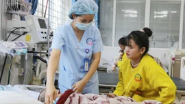 Những ngày trực thầm lặng của cán bộ y tế