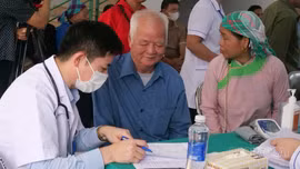 Gần 250 người dân xã Hợp Thành được khám bệnh miễn phí