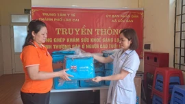 Hỗ trợ túi y tế, bộ đo huyết áp cho nhân viên y tế thôn, bản