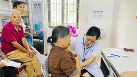 Khởi động chiến dịch truyền thông, khám sức khỏe cho người cao tuổi