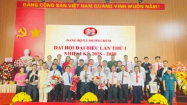 Đồng chí Ngô Hạnh Phúc - Ủy viên Ban Thường vụ Tỉnh ủy, Phó Chủ tịch UBND tỉnh dự và chỉ đạo Đại hội Đảng bộ xã Mường Hum