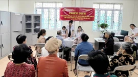 Khám và truyền thông chăm sóc sức khỏe cho người cao tuổi ở khu vực Sa Pa
